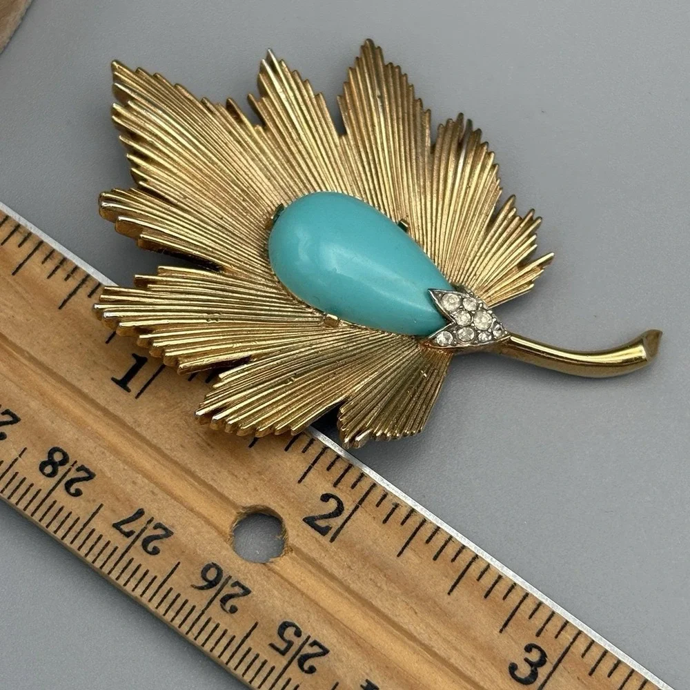 Vintage Crown Trifari Brooch Faux Turquoise Gold Tone Leaf 1950s Rhinestones